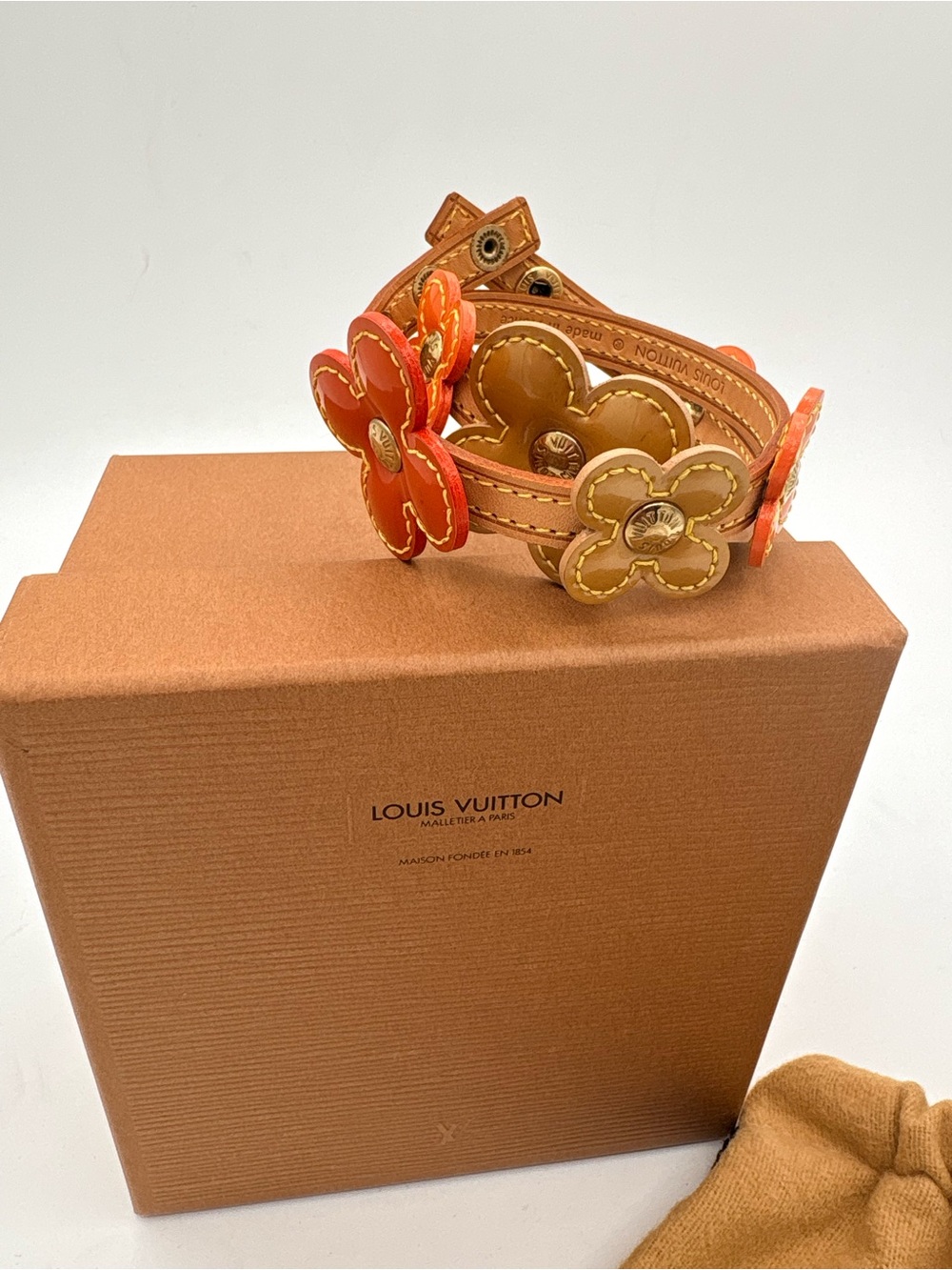 Louis Vuitton Verni Flower Lexington Bracelet - Picture 2 of 9